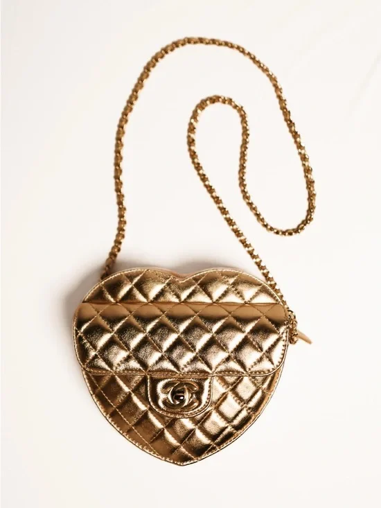 Chanel CC in Love Heart Bag Metallic Golden Quilted Lambskin - Picture 9 of 9